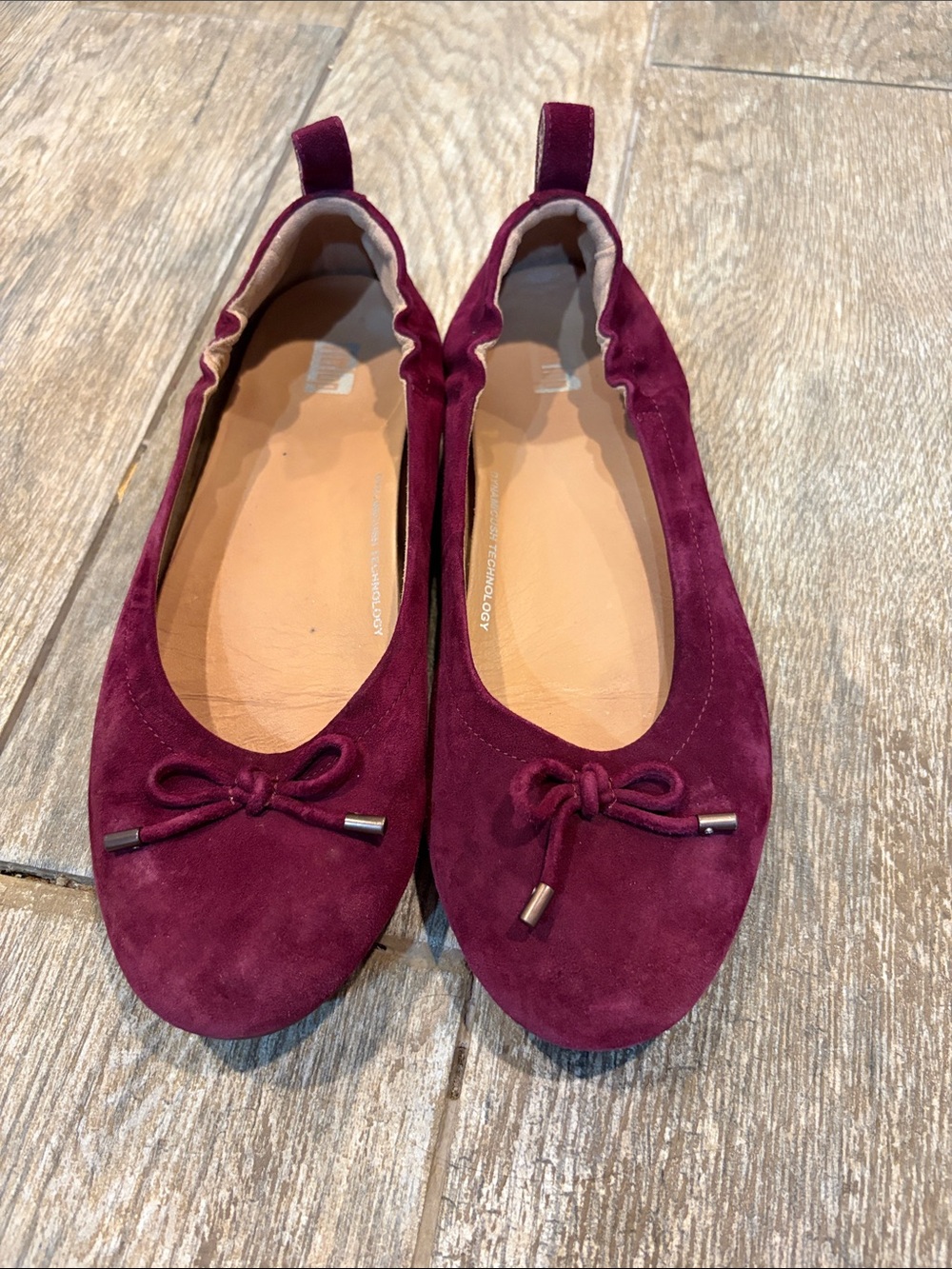 Fitflop Burgundy Suede Bow Ballet Flats Women’s size 8.5